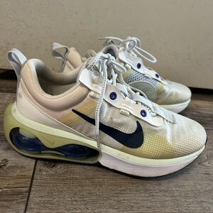 Nike Air Max 2021 white barely green sneaker size 9